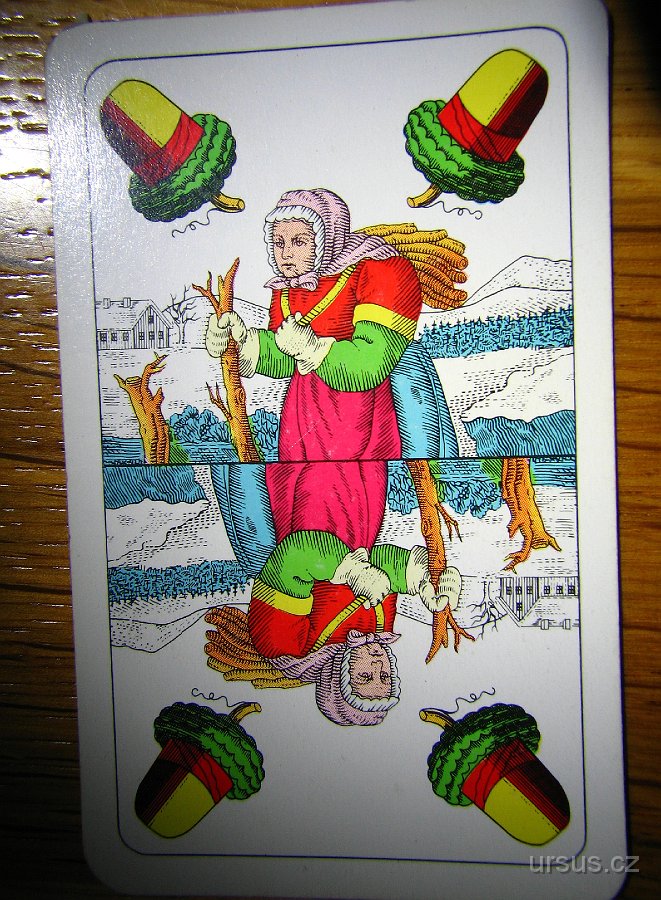 tatry 194.jpg - Na chatě nás už toužebně čeká karban a taky naše nejoblíbenější karta, takzvaná tatranská babka. Právě se chystá založit smycu =)